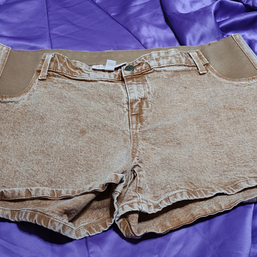 Isabel Maternity by Ingrid & Isabel Tan And White Jean Shorts